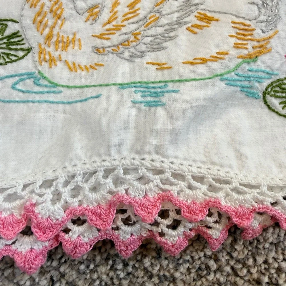 Vintage Hand Embroidered Swan Water Lily Pillowcase Set Pink Crochet Trim‎ White